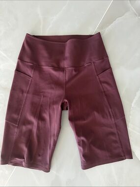 Uniqlo Women's High-Rise Bike Shorts in Burgundy
